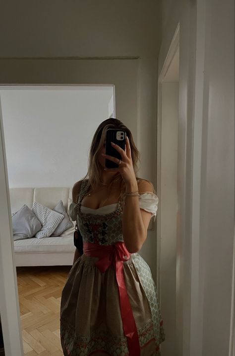 Oktoberfest Aesthetic, Dirndl Aesthetic, Octoberfest Women, Abby Aesthetic, Octoberfest Girls, European Outfits, Dirndl Outfit, German Dress, German Girls