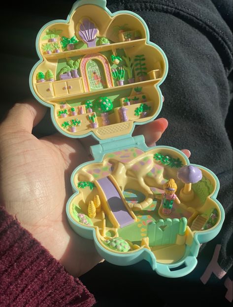 Polly Pocket Toys, Polly Pockets, Clay Polly Pocket, Polly Pocket House, Diy Polly Pocket, Homemade Polly Pocket, Polymer Clay Polly Pocket, Polly Pocket Pollyworld, Vintage Polly Pocket