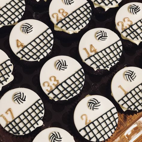 Volleyball Themed Snacks, Volleyball Cookies Ideas, Volleyball Royal Icing Cookies, Volleyball Decorated Cookies, Volleyball Sugar Cookies Decorated, Volleyball Cookies Royal Icing, Volleyball Cupcakes Ideas, Volleyball Themed Cake, Volleyball Themed Party