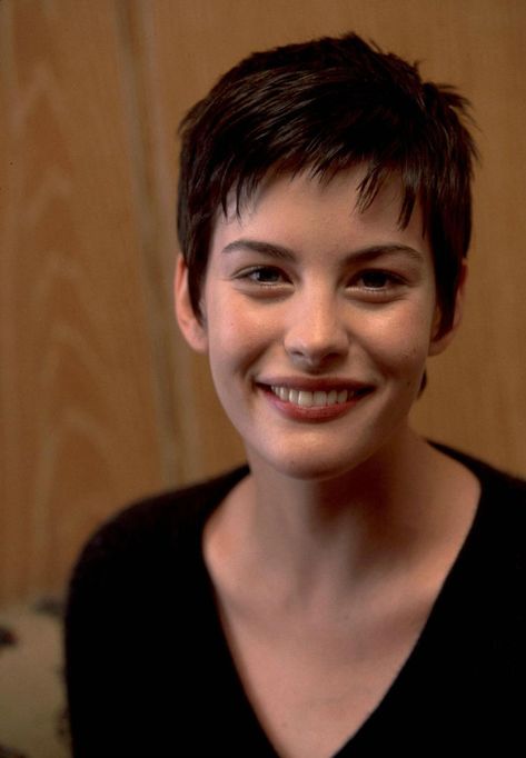 Liv Tyler Haircut, Liv Tyler Short Hair, Cute Short Haircuts, Liv Tyler, Buzz Cut, Hair Inspiration Color, Pixie Hairstyles, Short Haircuts, Cute Shorts