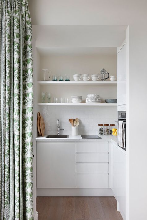 Chelsea Pied á Terre — Studio Peake Stylish Small Kitchen, Small White Kitchens, Oak Cupboard, Galley Style Kitchen, White Kitchens, All White Kitchen, White Kitchen Design, White Countertops, Classic Kitchens