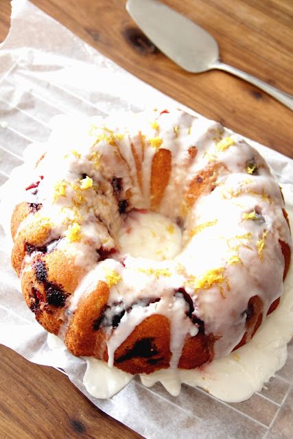 My Happy Place: lemon raspberry yogurt cake with lemon honey glaze Yummy Things To Bake, Lemon Blueberry Bundt Cake, Raspberry Yogurt, Rustic Recipes, Raspberry Muffins, Lemon Bundt Cake, Lemon Honey, Yogurt Cake, Honey Glaze