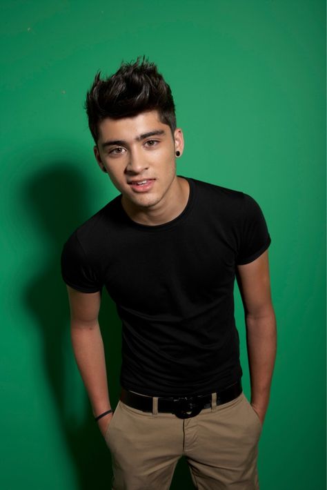 Zayn Malik photographed for Teen Now Magazine, 2011. #zaynmalik #onedirection #2011 Zayn Malik 2011, Harry Tomlinson, One Direction Photoshoot, Zayn Malik Photoshoot, Rip Liam, Zayn One Direction, One Direction Zayn Malik, How To Do Splits, Best Song Ever