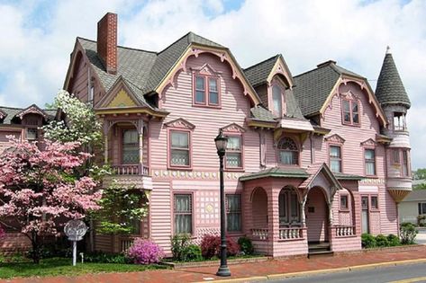 Breakfast In America, Breakfast Aesthetic, Bed And Breakfast Inn, Victorian Mansions, Victorian Houses, Pink House, House Beds, Structure Architecture, Pink Houses