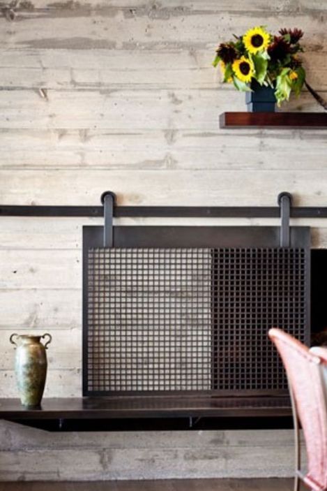 OMG, this sliding fireplace screen is amazing! Best of all, this blogger's tutorial teaches you how to make a barn door style fireplace screen without having to know how to weld. I can't wait to make one for my house ASAP. Casa Rock, Fireplace Redo, Deco Champetre, Fireplace Cover, Fireplace Doors, Concrete Fireplace, Farmhouse Fireplace, Fireplace Screen, Fireplace Screens