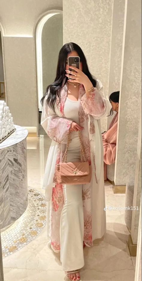 Abaya Fits, Summer Abaya, Pink Abaya, Khaleeji Abaya, Abaya Outfits, Abaya Outfit, Dubai Outfits, Perfect Selfie, Cute Modest Outfits