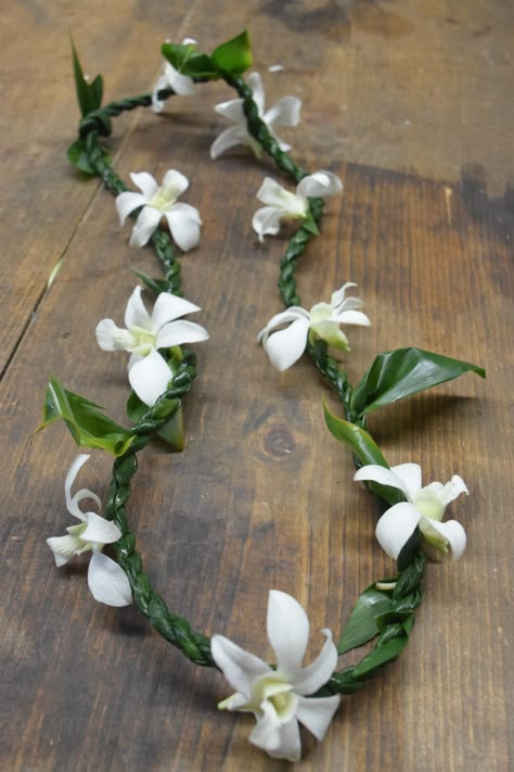 A nice and dressed up ti leaf lei, the orchids can vary in color from white to purple, red, orange, yellow, pink or purple. Flower Lei Diy, Wedding Leis, Ti Leaf Lei, Lei Diy, Guam Island, Flower Jewelry Diy, Farm Greenhouse, Tropical Farm, Orchid Lei