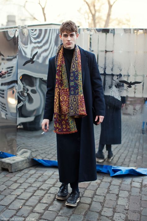 Carolines blog , Strockholm street style , that's the shoes French Fashion Male, Modern Wizard Fashion, Russian Fashion Street, Male Model Street Style, Wizard Fashion, Mens Street Style Winter, Street Style Boy, Russian Clothing, Modern Mens Fashion