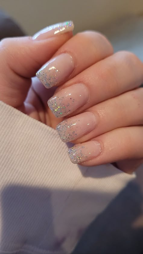 Glitter Nail Paint, Nude Nails With Glitter, Sparkly Nail Designs, Ongles Beiges, Nail Art Paillette, Glitter Fade Nails, Nail 2022, Glitter French Nails, Glitter Gradient Nails