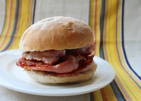 British Bacon, British Breakfast, Crispy Rolls, Traditional Holiday Recipes, Bacon Roll, Bacon Dip, Food Van, Uk Recipes, Creamy Corn