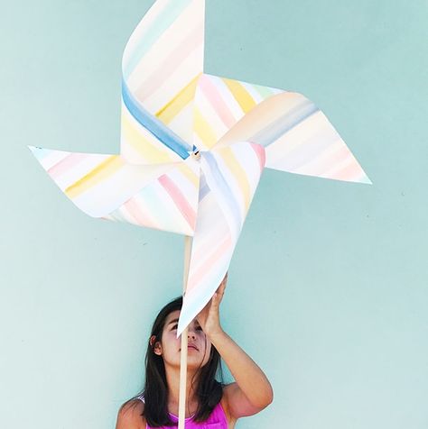 Giant Pinwheel, Activity Days Lds, Diy With Paper, Decorations Diy Party, Diy Pinwheel, Back To School Bash, Camping Crafts For Kids, Diy Party Games, Diy Steps