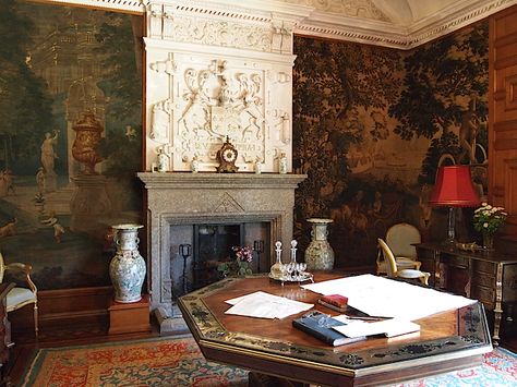 The Morning Room - Lanhydrock House - Bodmin - Cornwall - England Haunted Library, Old House Interior, Georgian Interiors, Highclere Castle, Family Coat Of Arms, Morning Room, Classic Living Room, Green Room, English Design