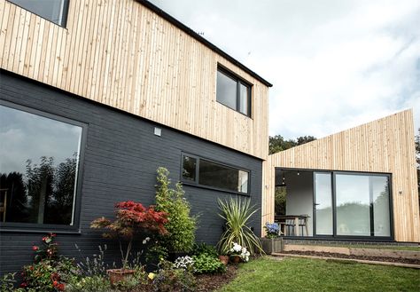 Ugly House To Lovely House, 1970s House Renovation, Woody House, 60s House, Mid Century Houses, Metal Building Designs, 1970s House, Exterior House Remodel, Side Extension