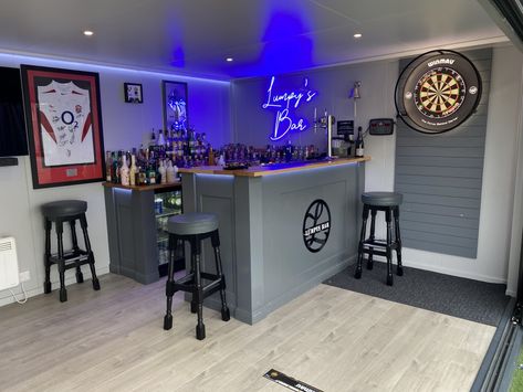 Garden Room Bar Ideas, Pub Room In House, Dart Room Ideas, Garden Cabin Interior, Darts Room, Garden Games Room, Home Pub Ideas, House Bars, Garden Room Bar