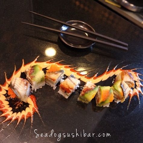 Sushi Plating Ideas Food Art, Sushi Plating Presentation, Sushi Presentation, Sushi Presentation Ideas, Sushi Decoration, Sushi Platter Presentation, Sushi Plating, Fancy Sushi, Unagi Sushi