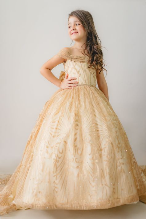 Golden dress Gold Flower Girl Dress, Gold Flower Girl, Golden Outfit, Golden Dress, Golden Flower, Children's Fashion, Gold Flower, Flower Girl Dress, Childrens Fashion