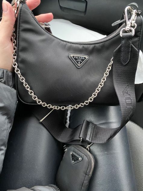 Prada Purse Outfit, Prada Crossbody Bag Outfit, Prada Reedition 2005, Prada Re Edition 2005 Outfit, Prada Nylon Bag Outfit, Prada 2005 Re Edition, Prada Reedition, Prada Bag Outfit, Black Bag Outfit