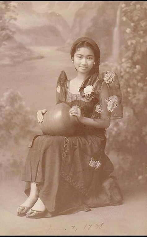 Beautiful 1938 photo of a young filipina holding pottery. June 7, 1938 Filipino Photoshoot, Philippine Fashion, Filipino Heritage, Philippines Fashion, Filipino Art, Painting References, Clown Costume, Inspo Board, Art References