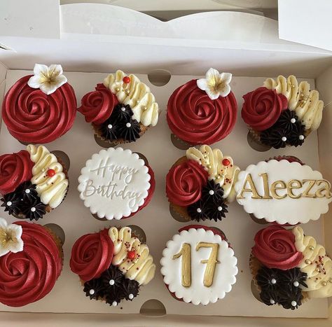 Black Red And Gold Cupcakes, Burgundy Cupcakes With Gold, Black And Red Cupcakes, Red Black And White Cupcakes, Red And Black Cupcakes, Red Velvet Black Bottom Cupcakes, Muffins Decorados, Cupcake Icing Designs, Cupcakes Flores