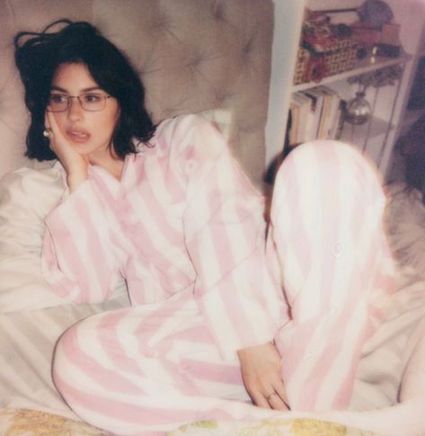 gracie abrams Gracie Abrams Polaroid, Im Obsessed, Blue Converse, Book Character, Gracie Abrams, Kinds Of Music, Room Posters, Look At You, Im In Love