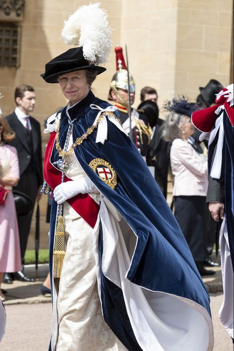 Queen Elizabeth Daughter, Anne Princess Royal, Princesa Anne, Windsor England, Order Of The Garter, Princesa Real, Rainha Elizabeth Ii, Zara Phillips, Military Dresses