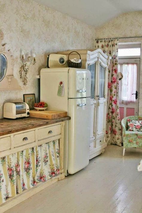 Niki Fretwell: Do You Pin? Shabby Chic Kitchen Cabinets, Camera Shabby Chic, Baños Shabby Chic, Cocina Shabby Chic, Chic Kitchen Decor, Shabby Chic Interior Design, Modern Shabby Chic, Shabby Chic Kitchen Decor, Estilo Shabby Chic