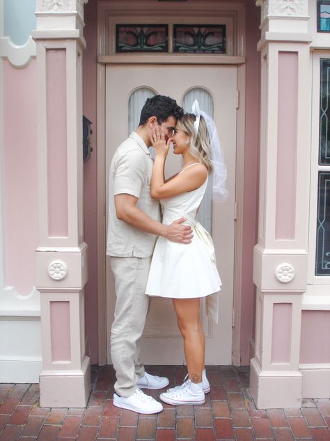 Disney Wedding Pictures, Engagement Photos Disney, Disney World Engagement Pictures, Disney Engagement Photos, Disney Honeymoon Outfits, Disney Elopement, Boardwalk Pictures, Disneyland Engagement Pictures, Disneyland Couples Pictures