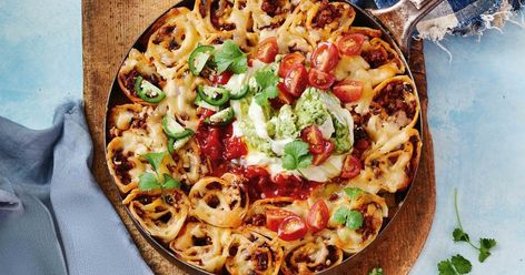 Made to share, this cheesy beef mince tortilla pull-apart is all cooked in the one pan and is topped with creamy guacamole. Minced Beef Tortilla, Taco Fiesta Bubble Up Casserole, Mary Berg Taco Meatball Skillet, Roll Ups Tortilla, How To Make Guacamole, Mince Recipes, Pan Recipes, One Pot Meals, Family Dinner