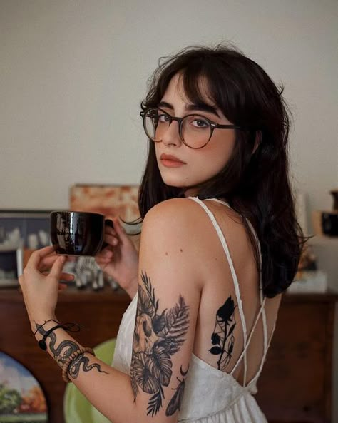 Crazy Tattoos, Tattoed Women, Tattoed Girls, Aesthetic People, Black Ink Tattoos, Tattoo Placement, Tattoo Design Drawings, Instagram Page, Body Mods