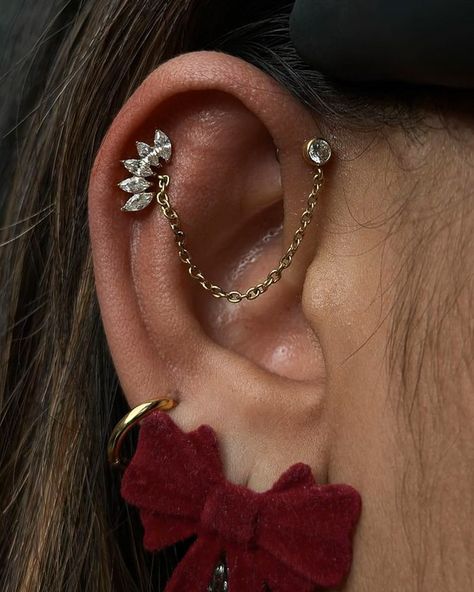 Don’t have the anatomy for an industrial piercing? We’ve got you covered with this faux industrial and can achieve a similar look! 🤩  Faux industrial by @marcymods   Soho, Union Square, and Williamsburg  11AM-9PM 7 DAYS A/W🕘 WALK-INZ OR BOOK ONLINE..📕 TATTOOS & PIERCINGS, NO ATTITUDE, NO MISERABLE HOOPS TO JUMP THROUGH....🚫 WALK-INZ WELCOME OR BOOK ONLINE AT ⚔️livebytheswordtattoo.com⚔️ . . . . #livebythesword #fauxindustrial #industrial #fauxindustrialpiercing #piercingchain Faux Industrial Piercing, Ear Piercings Industrial, Industrial Piercing, Industrial Jewelry, Body Modifications, Mini Tattoos, Earings Piercings, Tattoos And Piercings, Ear Piercings