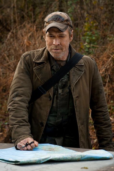 Will Patton as Captain Weaver on Falling Skies Apocalyptic Outfit, Will Patton, Post Apocalyptic Outfit, The Sky Is Falling, Falling Skies, Sky Tv, Character Inspiration Male, Destroyer Of Worlds, Police Uniforms