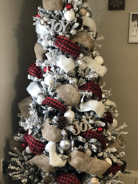 #2018 Buffalo Check, Faux Fur, Burlap decor on Flocked Christmas Tree Burlap Christmas Tree, Flocked Christmas Trees Decorated, Buffalo Check Christmas, Farmhouse Christmas Tree, White Christmas Trees, Ribbon On Christmas Tree, Flocked Christmas Trees, Christmas Tree Inspiration, Burlap Christmas