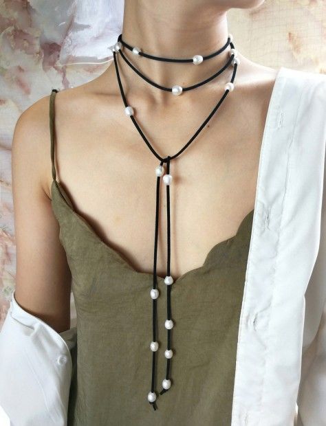 Leather Pearl Jewelry, Leather Pearl Necklace, Pearl Lariat, Pearl Leather, Necklace Pearl, Bijoux Diy, Handmade Necklace, Leather Necklace, Necklace Designs