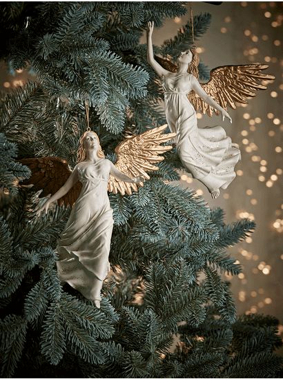 Heavenly Angels, Catholic Christmas, Christmas Tree Angel, Luxury Christmas Tree, Throw Pillows Christmas, Christmas Trends, Angels In Heaven, Christmas Charms, Victorian Christmas