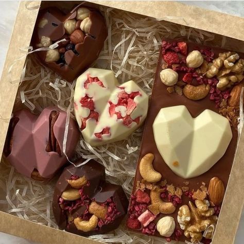 Truffle Chocolate, Valentine Chocolate, Sweet Valentine, Chocolate Truffles, Food Cravings, Truffles, Cake