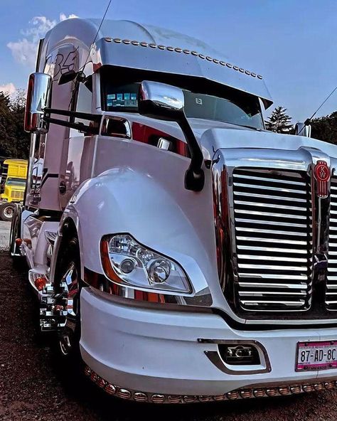 Kenworth T680 Custom, Mobil Rc, Two Door Jeep Wrangler, Kenworth T680, Custom Big Rigs, Automotive Marketing, Technology Wallpaper, Heavy Duty Trucks, Kenworth Trucks