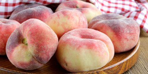 Donut Peaches Are Everywhere Right Now—Have You Seen Them? — The Pioneer Woman Hybrid Fruits, Easy Spring Cocktails, Donut Peach, Spring Dinner, Spring Cocktails, Peach Recipe, Cobbler Recipes, Easy Cocktails, Lemon Desserts