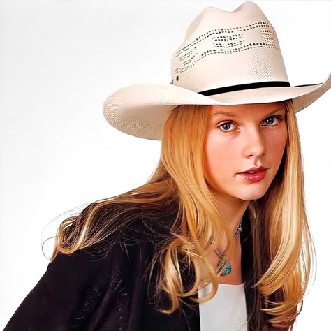 Cowboy Like Me Outfit, Eras Tour Chicago, Cowboy Hat Drawing, Taylor Swift Pfp, Young Taylor Swift, Taylor Version, Cowboy Like Me, Taylor Swift Tour Outfits, H.e.r Aesthetic