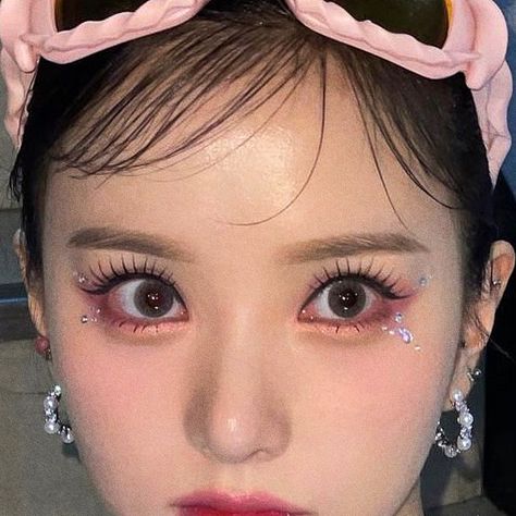 Kpop Make Up Look, Kpop Makeup Gems, Makeup Looks Kpop Idol, Korean Heavy Makeup, Kpop Stage Makeup Look, Kpop Dr Makeup, Kpop Idol Stage Makeup, Twice Concert Makeup Ideas, Kpop Concert Eye Makeup