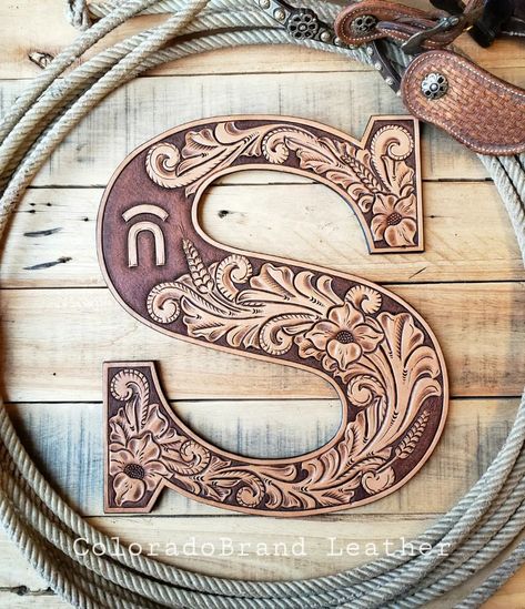 Erin Moyer | The choice to go with some classic western style tooling on this branded "S" was perfect. Don't get me wrong, I love the letters with all… | Instagram Tooled Leather Lettering, Leather Tooled Letters, How To Do Leather Work, Leather Tooling Letters, Western Tooled Leather Patterns, Leather Tooling Projects, Tooled Leather Projects, Leather Working Projects Ideas, Western Leather Tooling