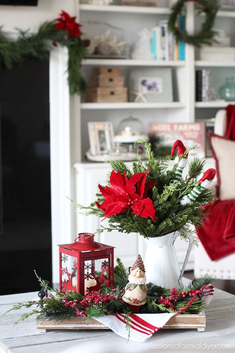 Christmas coffee table decor idea Outdoor Christmas Photoshoot, Outdoor Christmas Photoshoot Ideas, Photoshoot Ideas Christmas, Christmas Photo Background, Christmas Tray Decor, Christmas Photoshoot Ideas, Christmas Coffee Table, Xmas Centerpieces, Christmas Coffee Table Decor