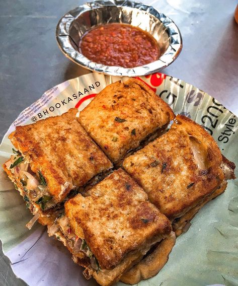 Pujneet Singh on Instagram: “Without any doubt MITHLESH ANDE WALA on Jail Road, New Delhi revolutionised the bread omelette business. Some like his food and some don’t…” Delhi Street Food, Bread Omelette, Delhi Street, Diy Birthday Gifts For Him, Desi Street Food, Snap Food, Yummy Yummy, Diy Birthday Gifts, Diy Birthday