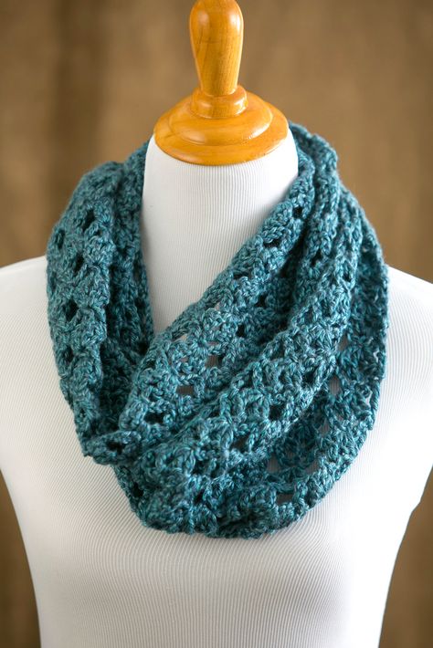 Lion Brand Heartland infinity crochet scarf Lacey Scarf, Cal Crochet, Crocheted Scarves, Melting Snow, Malabrigo Sock, Crochet Cowls, Crochet Scarfs, Infinity Scarf Pattern, Scarf Patterns