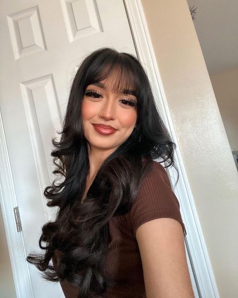 Long Black Layered Hair With Bangs, Latina With Bangs, Bangs Style Ideas, Wispy Bangs Hairstyles, Versatile Bangs, Blonde Hair With Fringe, Black Hair Bangs, Bangs Style, Hairstyles Tiktok