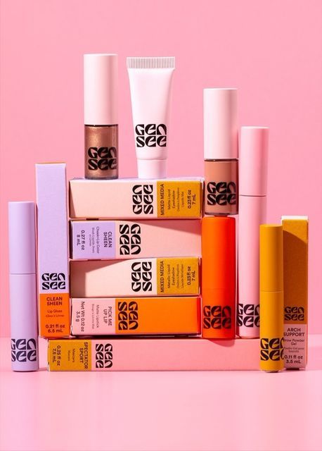 Gen See on Instagram: "✨ Clean Ingredients 🌎 Sustainabile 🙅🏻‍♀️🙅🏼‍♀️🙅🏽‍♀️🙅🏾‍♀️ Inclusive 💗 Cruelty-Free 💄 High Performance 🌿 Vegan 💜 Ethical Practices 💯 Transparency And fun. Did we mention fun? 😎 That’s GEN SEE in a nutshell." Funky Skincare Packaging, Gen See Beauty, Fun Cosmetic Packaging, Gen Z Skincare Packaging, Makeup Brand Identity, Gen Z Packaging Design, Makeup Packaging Design, Make Up Branding, Sunscreen Packaging Design