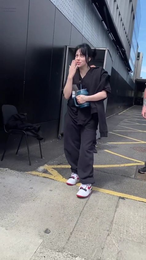 Billie Eilish Full Body Pics, Full Body Pics, Japanese Core, Body Pics, Body Pic, Thank You For Caring, Cool Makeup Looks, I Am A Queen, Instagram Photo Inspiration