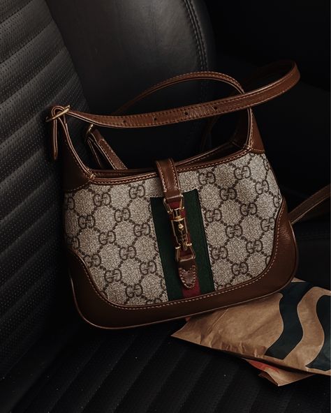 Gucci Jackie Bag - Vintage Style #Gucci #GucciBag #GucciJackie Gucci Jackie 1961 Mini, Gucci Bag Outfit, Gucci Bags Handbags, Gucci Jackie 1961, Vintage Gucci Purse, Purse Aesthetic, Mini Hobo Bag, Gucci Vintage Bag, Vintage Designer Bags