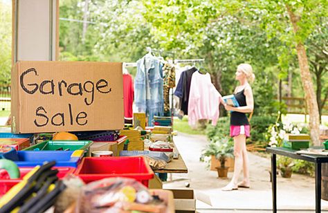 5 Ways to Host a Successful Garage Sale in College | College News Neighborhood Garage Sale, Garage Sale Tips, Yard Sale Finds, Old Sheets, Rummage Sale, Budget Saving, Parking Garage, Love Phrases, Smart Money