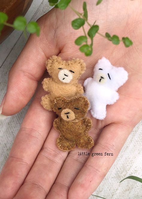 Tiny Sewn Animals, Hand Sew Stuffed Animals, Mini Felt Animals Free Pattern, Handmade Teddy Bear, How To Make A Teddy Bear, Bear Plushie Pattern, Cute Little Crafts, Tiny Plushies, Sewing Plushies