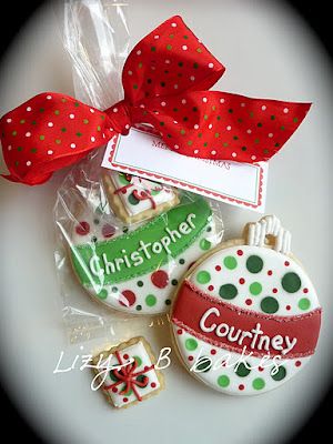 Great for the girls to make for their friends at school.  They can decorate tehm with edible markers. Holiday Name Tags, Personalized Christmas Cookies, Winter Cookie, Christmas Place, Christmas Lunch, Pretty Cookies, Xmas Cookies, Christmas Sweets, Creative Cookies